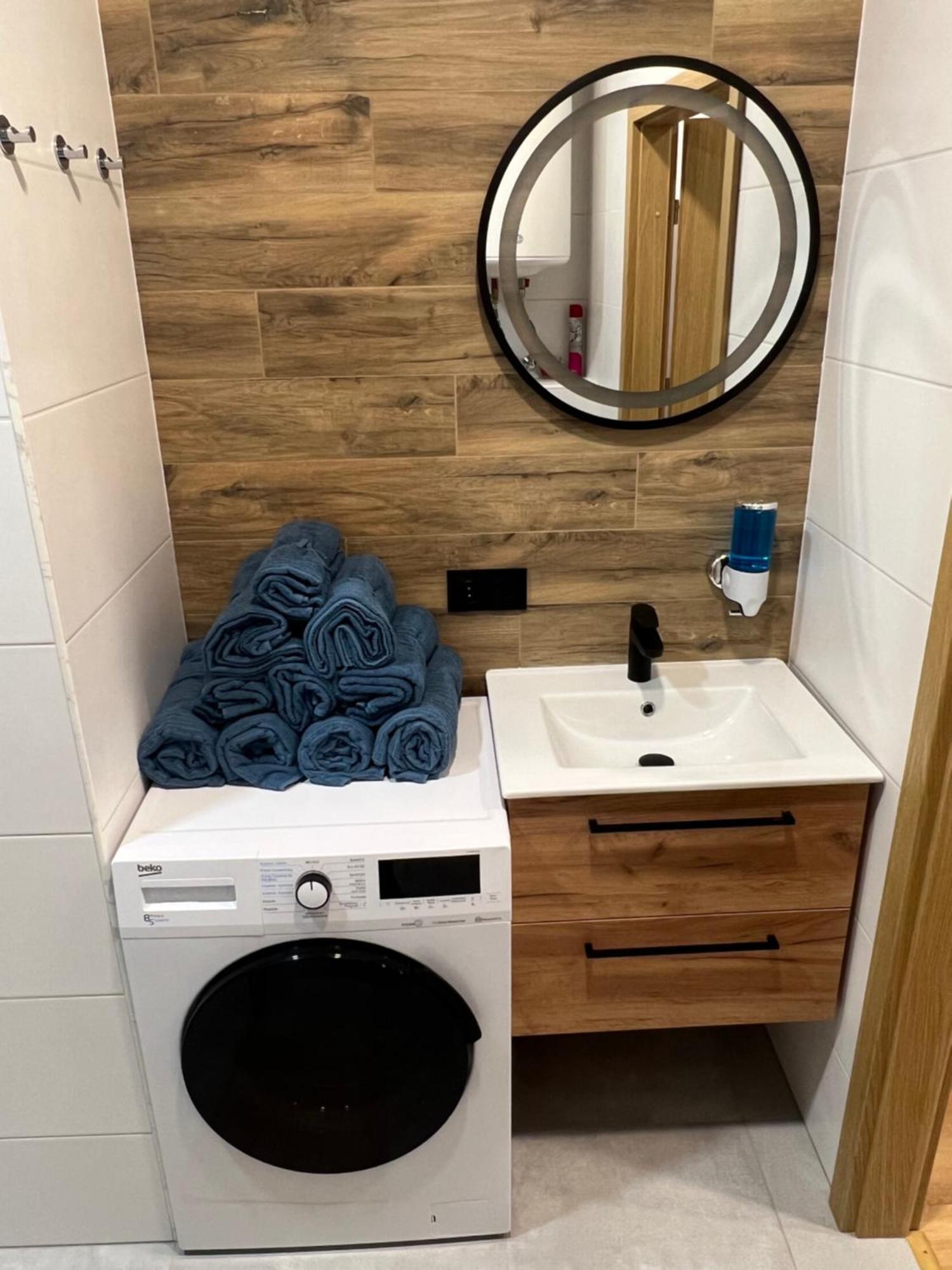 Gray Apartment 24H - Parking On The Street Katowice Bagian luar foto