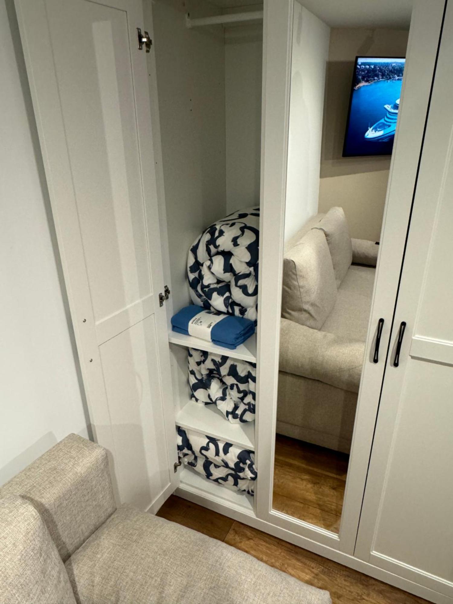 Gray Apartment 24H - Parking On The Street Katowice Bagian luar foto
