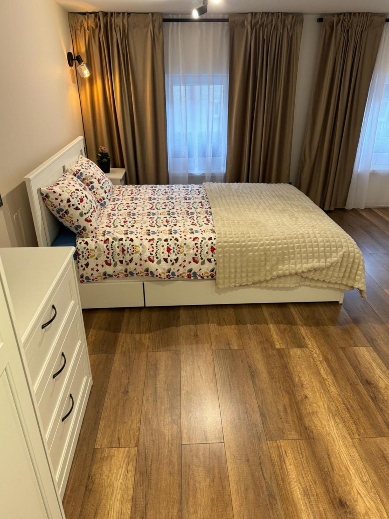Gray Apartment 24H - Parking On The Street Katowice Bagian luar foto